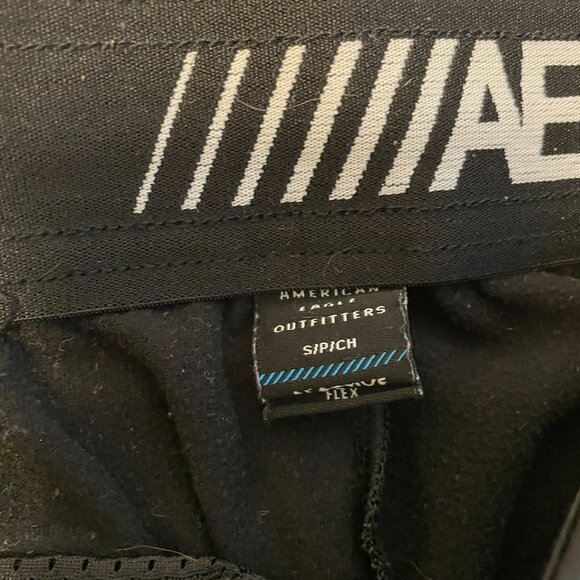 🤝 American Eagle Outfitters Black Joggers with Zipper Pocket 🤝 - Picture 2 of 4